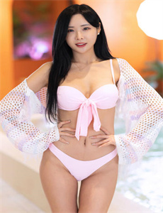 女教师在卫生纸上画抗疫连环画