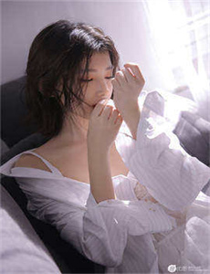 女模特全棵走秀视频