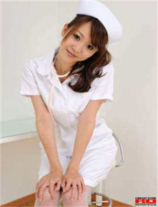 女巨人踩小人